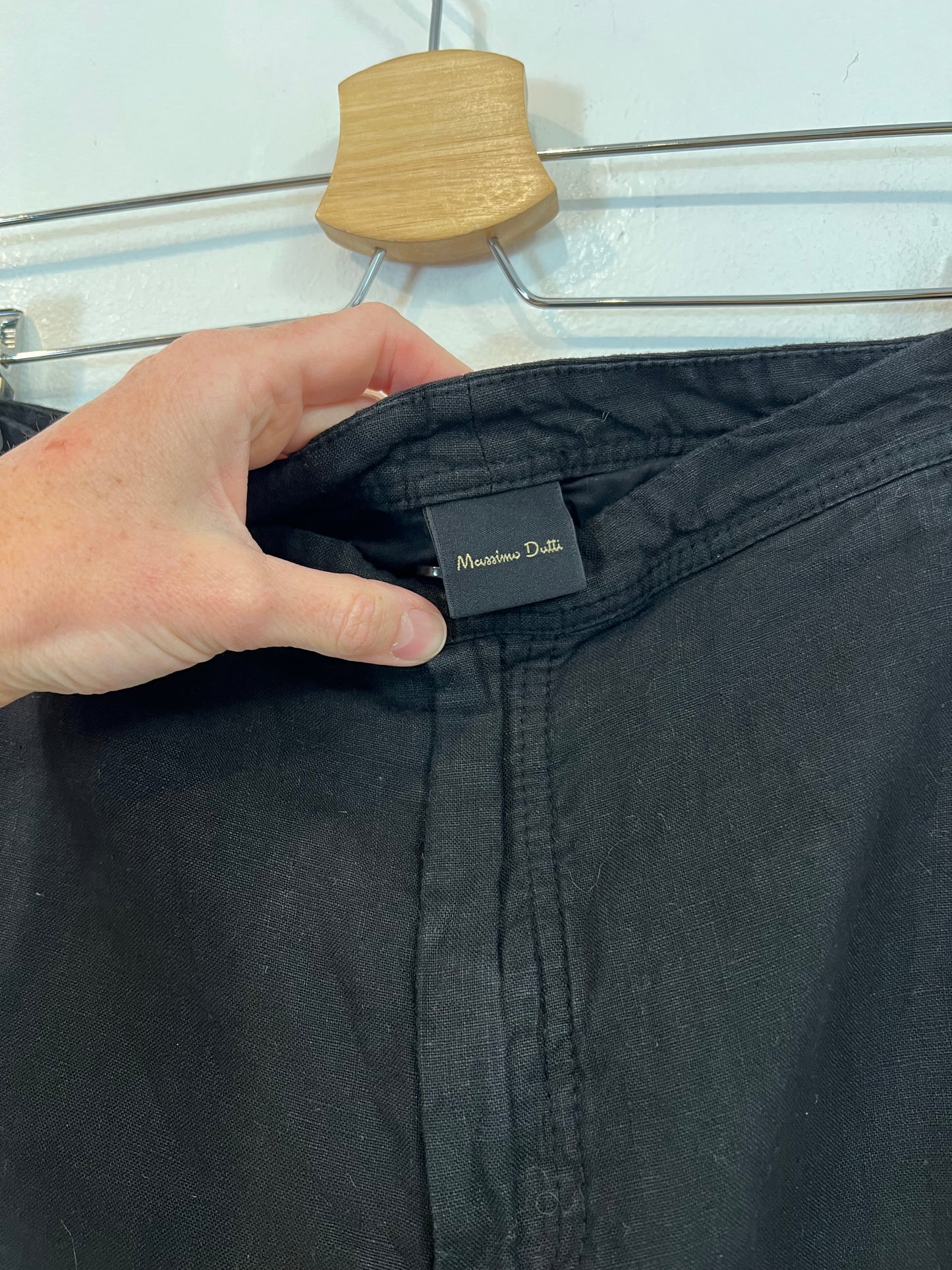 MASSIMO DUTTI. Pantalón negro lino