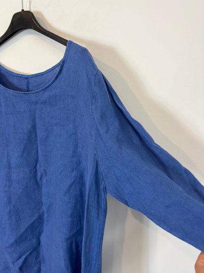 OTRAS. Top lino azul asimétrico. T M/L