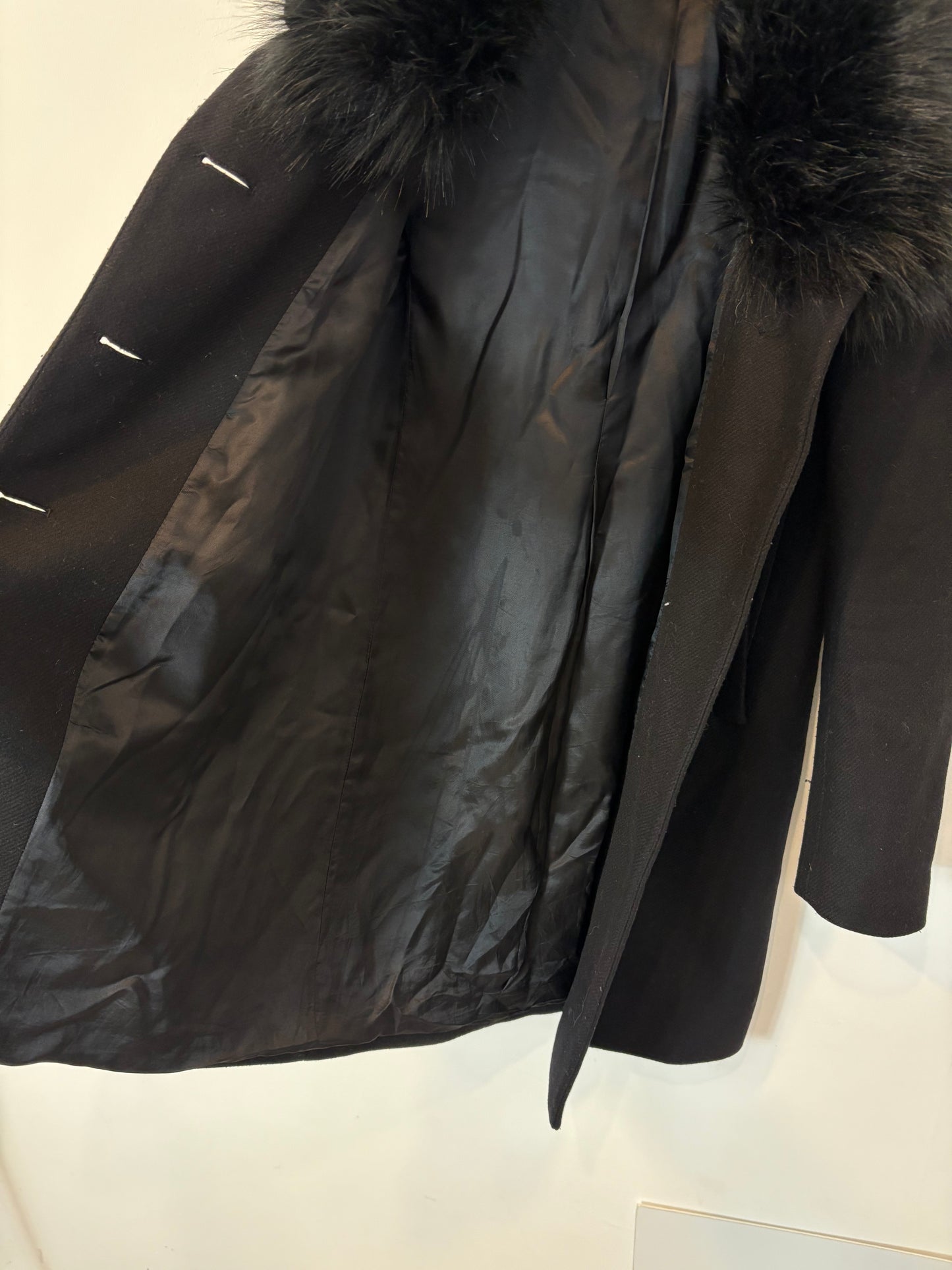 ZARA. Abrigo negro lana cuello pelo