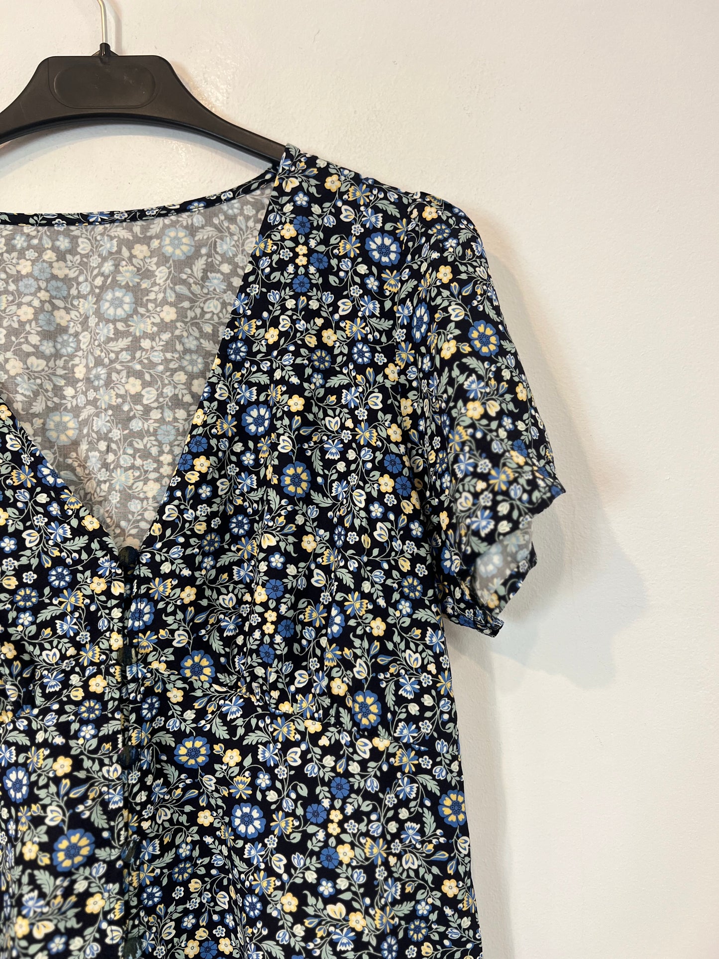 OTRAS. Top negro florecitas Tu(S)