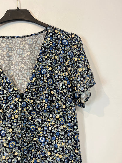 OTRAS. Top negro florecitas Tu(S)