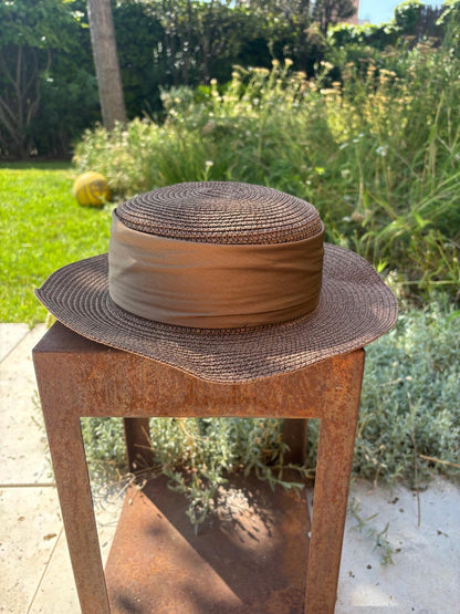 Sombrero marrón al corta