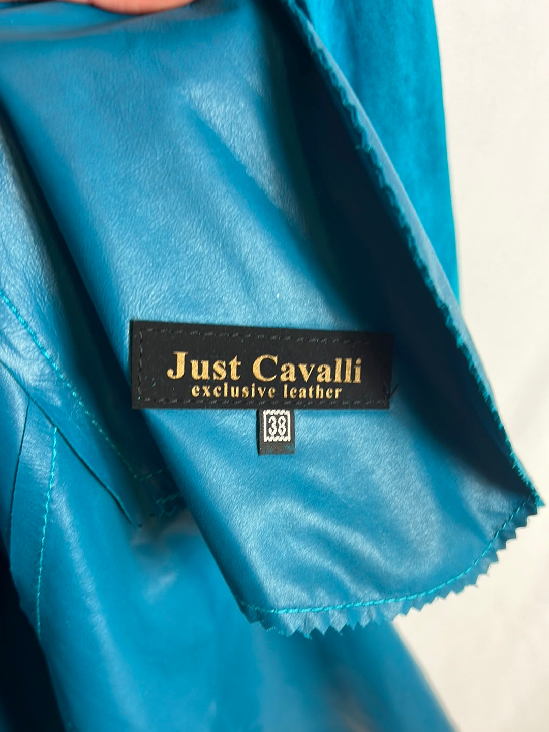 JUST CAVALLI. Chaqueta  turquesa piel fluida. T 38