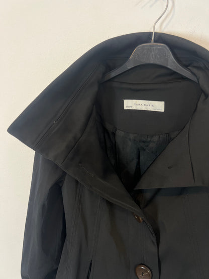 ZARA. Chaqueta negra textura detalle botones. T XS