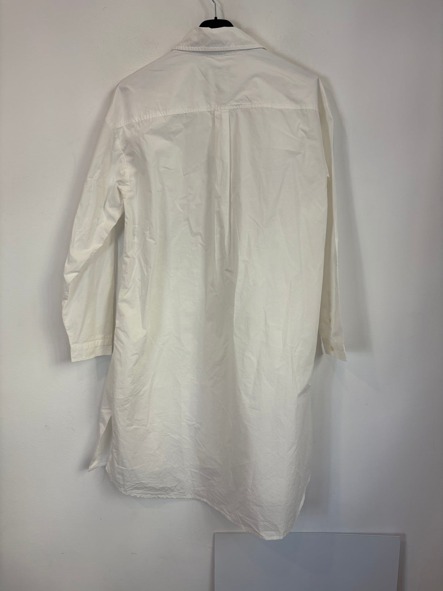 UNITED COLORS OF BENETTON. Vestido camisero blanco