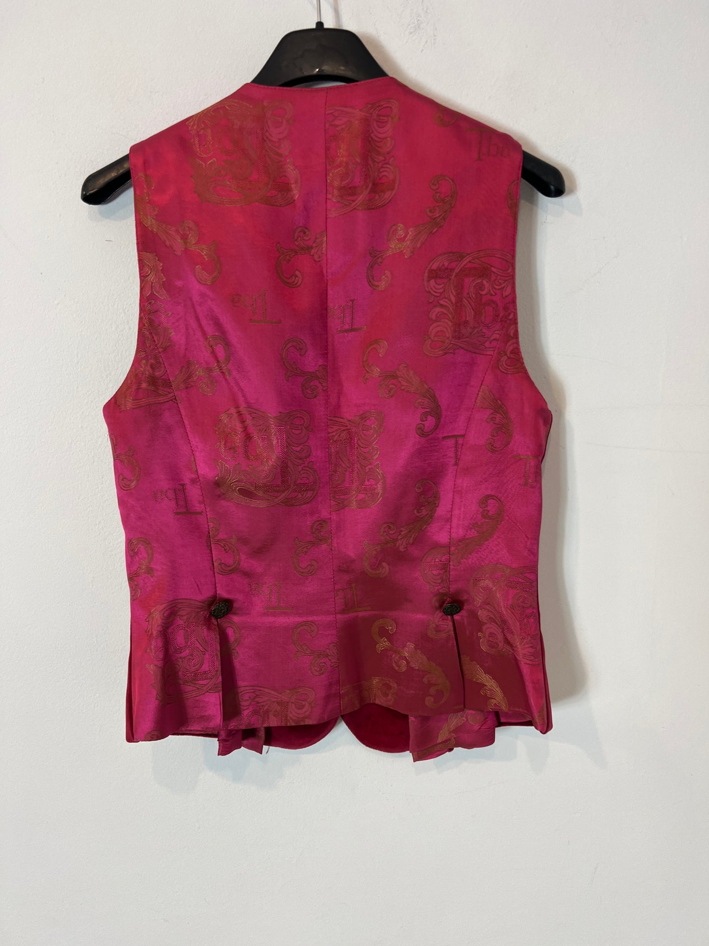 TBA. Chaleco terciopelo burdeos T.36