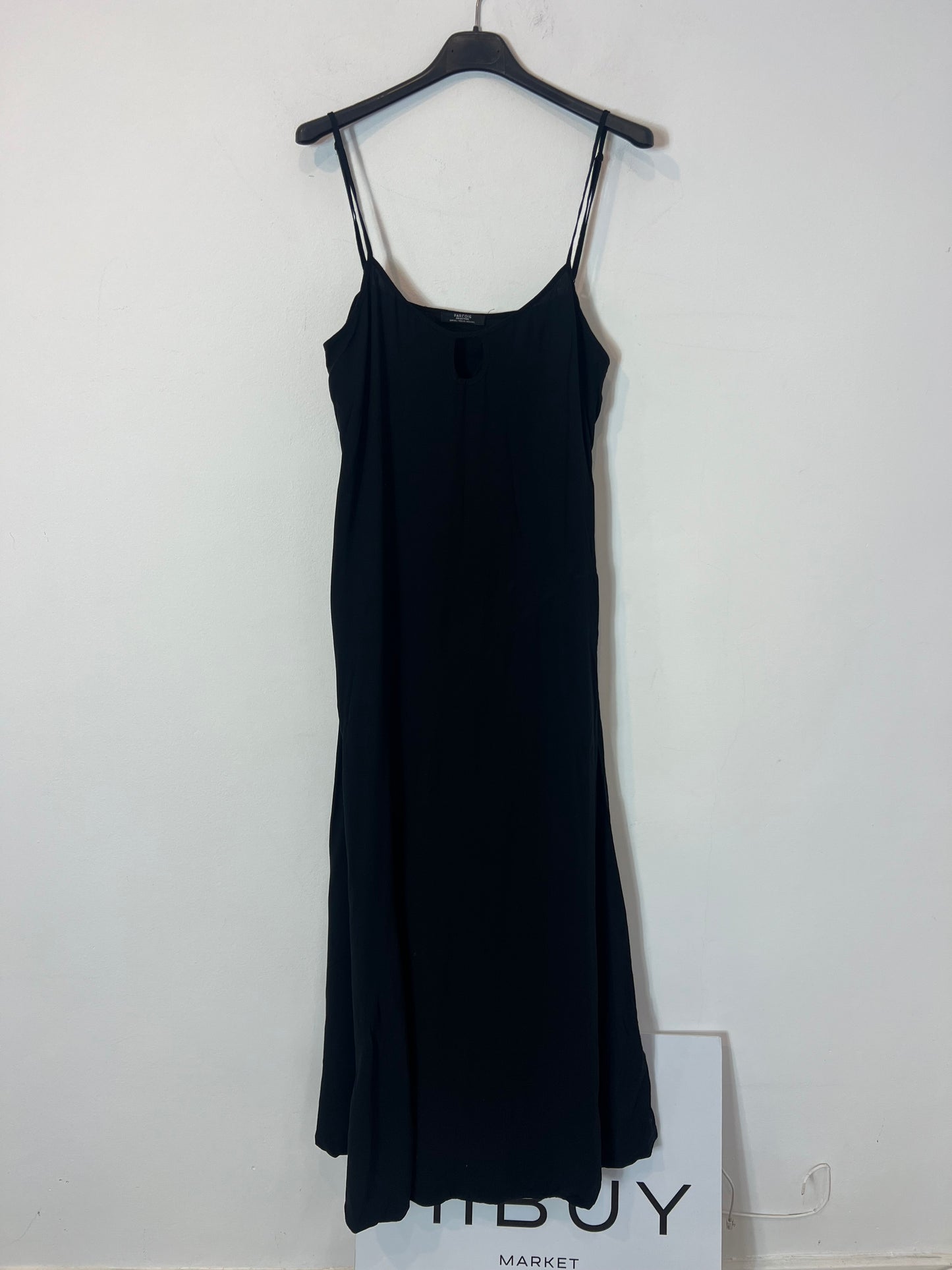 PARFOIS. Long black dress with straps. TM/L