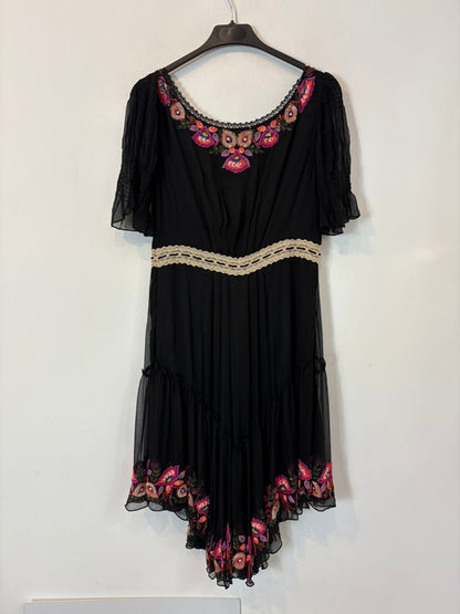 GALLIANO. Vestido de seda bordados y abalorios