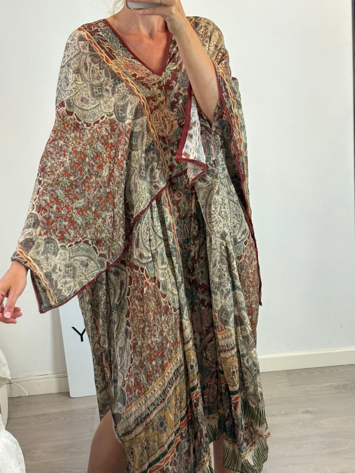 ZARA. Vestido estampado estilo kaftán