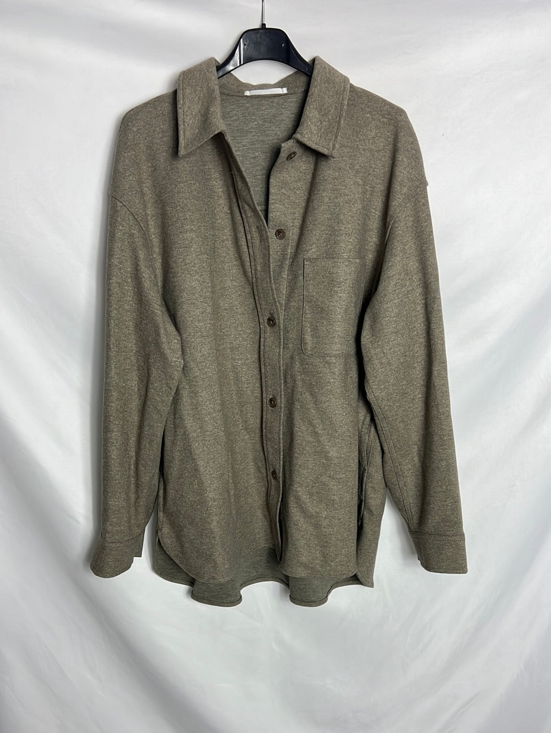 UNIQLO. Sobre camisa marrón jaspeada. T M