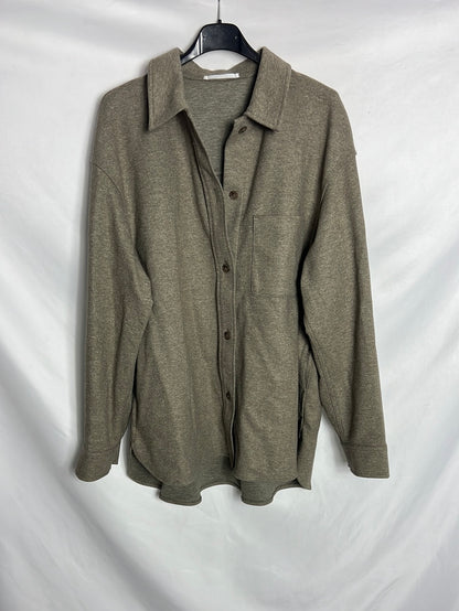 UNIQLO. Sobre camisa marrón jaspeada. T M