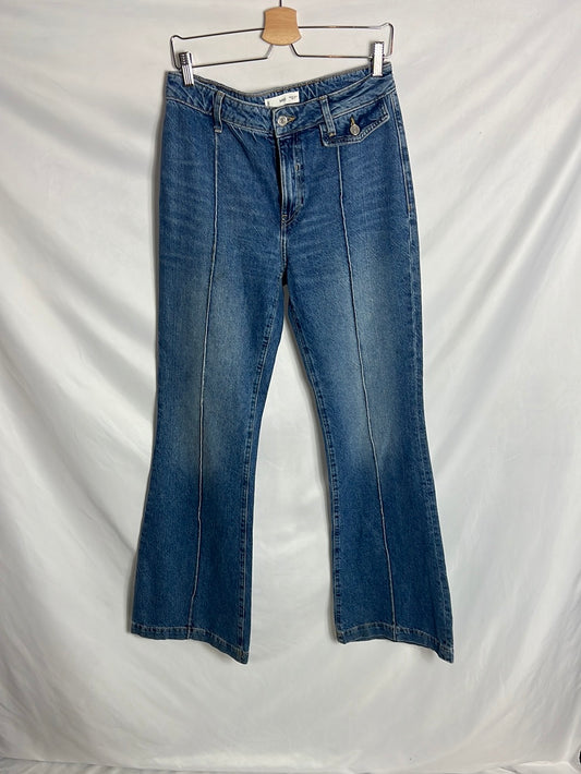 MANGO. Bell-bottom trousers with seam detail. Size 38