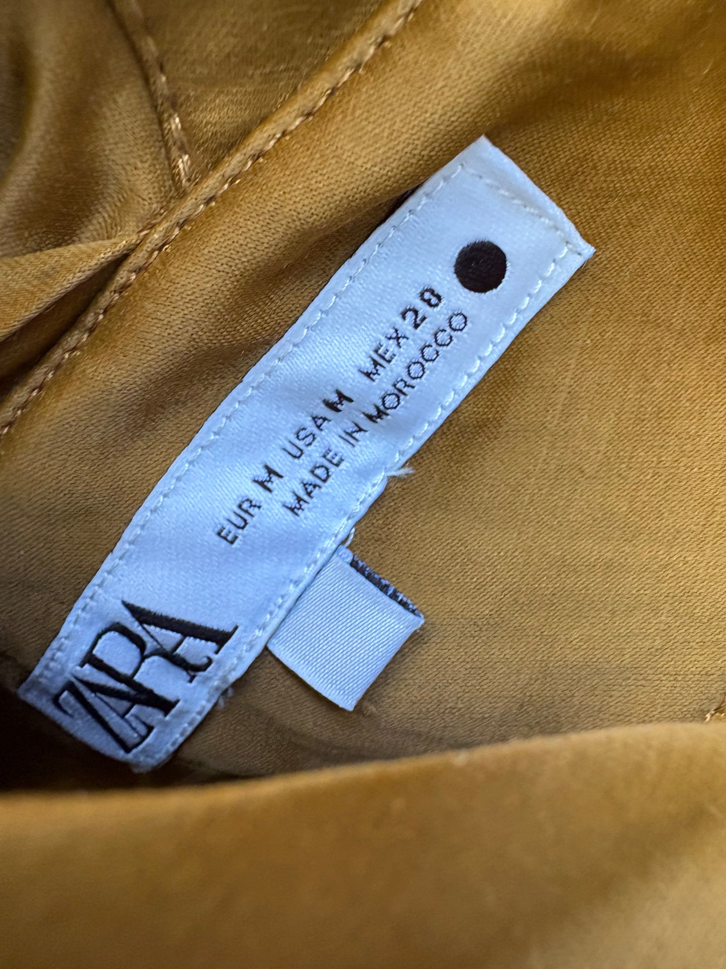 ZARA. Top satinado caqui. T M