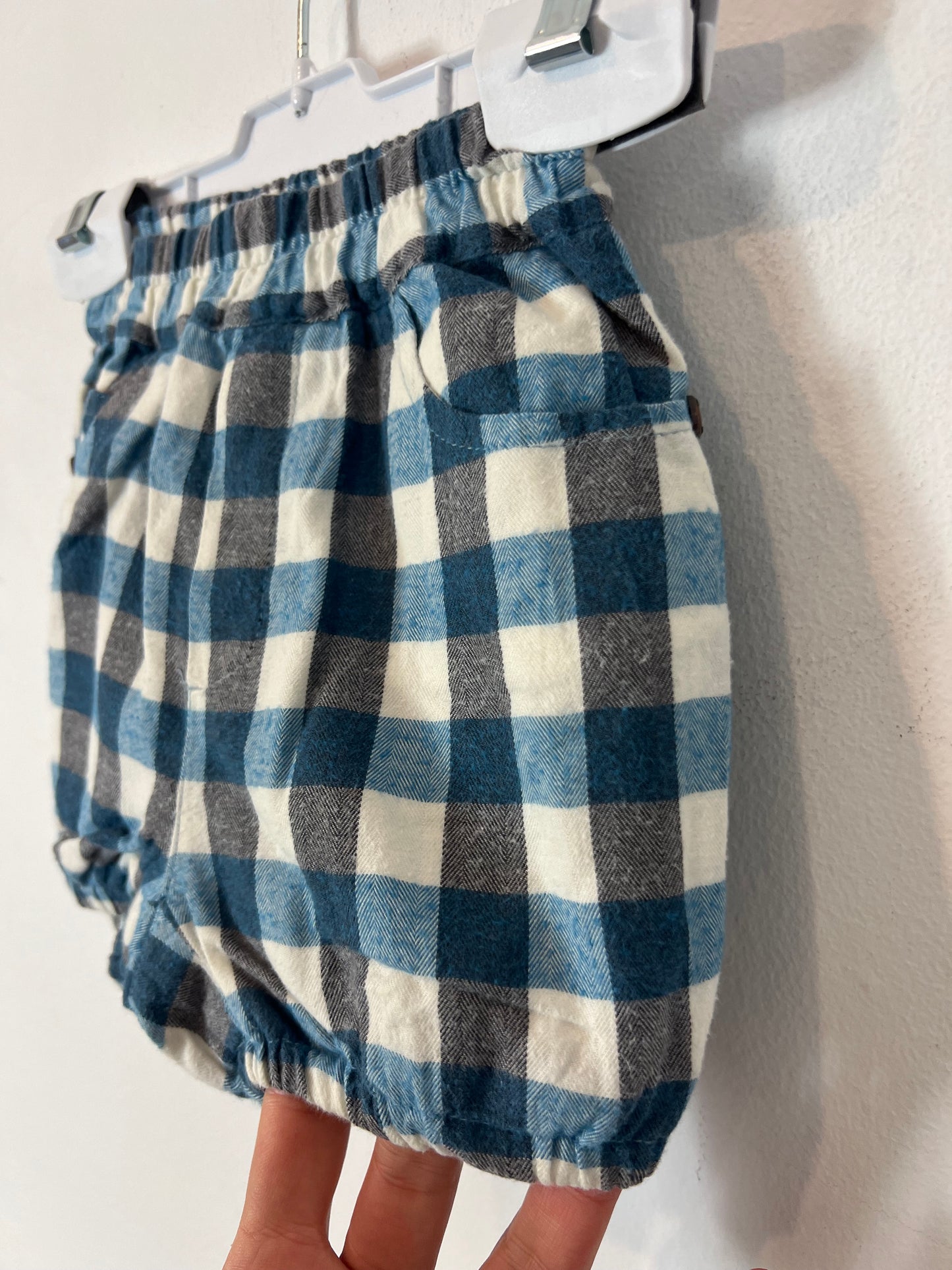 PILI CARRERA. Cubre pañal cuadros. T 12 meses