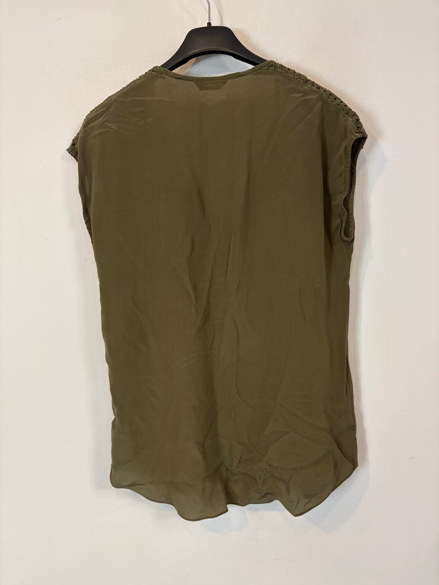 MASSIMO DUTTI. Top verde seda bordados