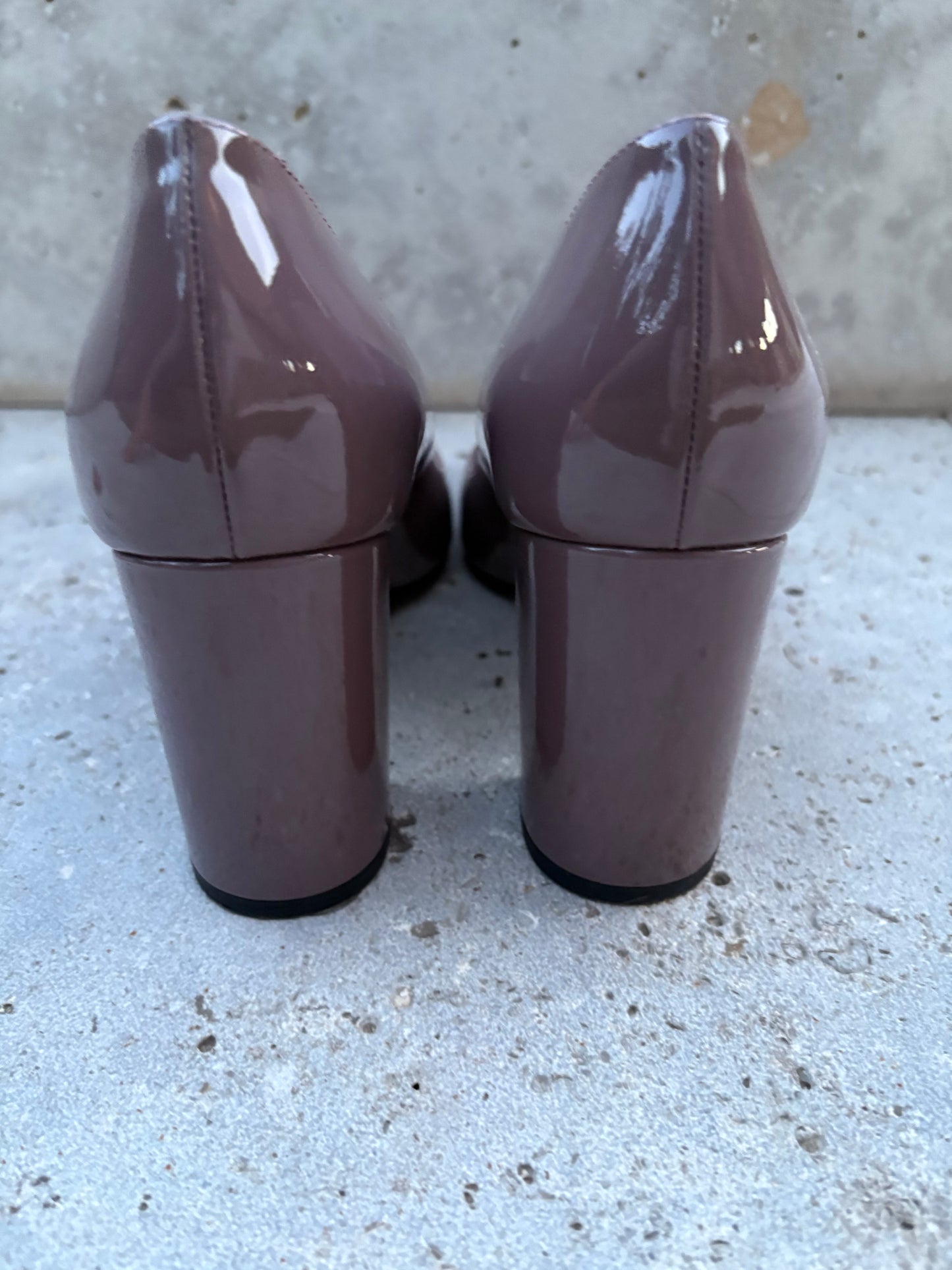 BOTTEGA VENETA. Tacones nude detalle punta