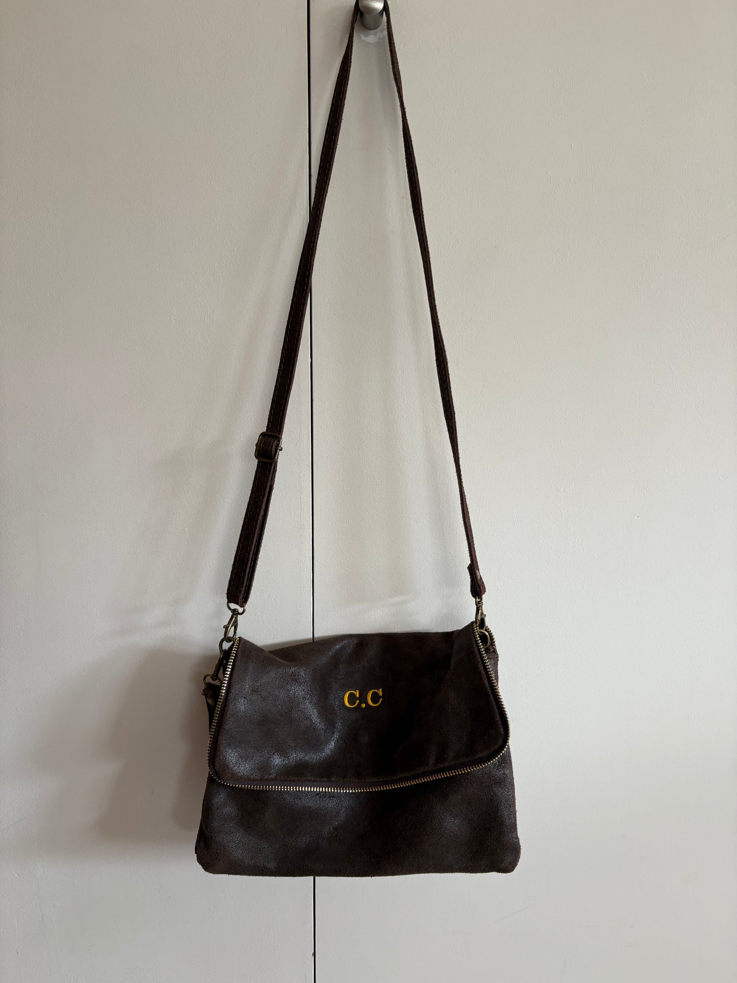 Bolso asa larga piel iniciales