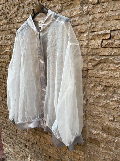 ZARA. Bomber tul detalles plateados