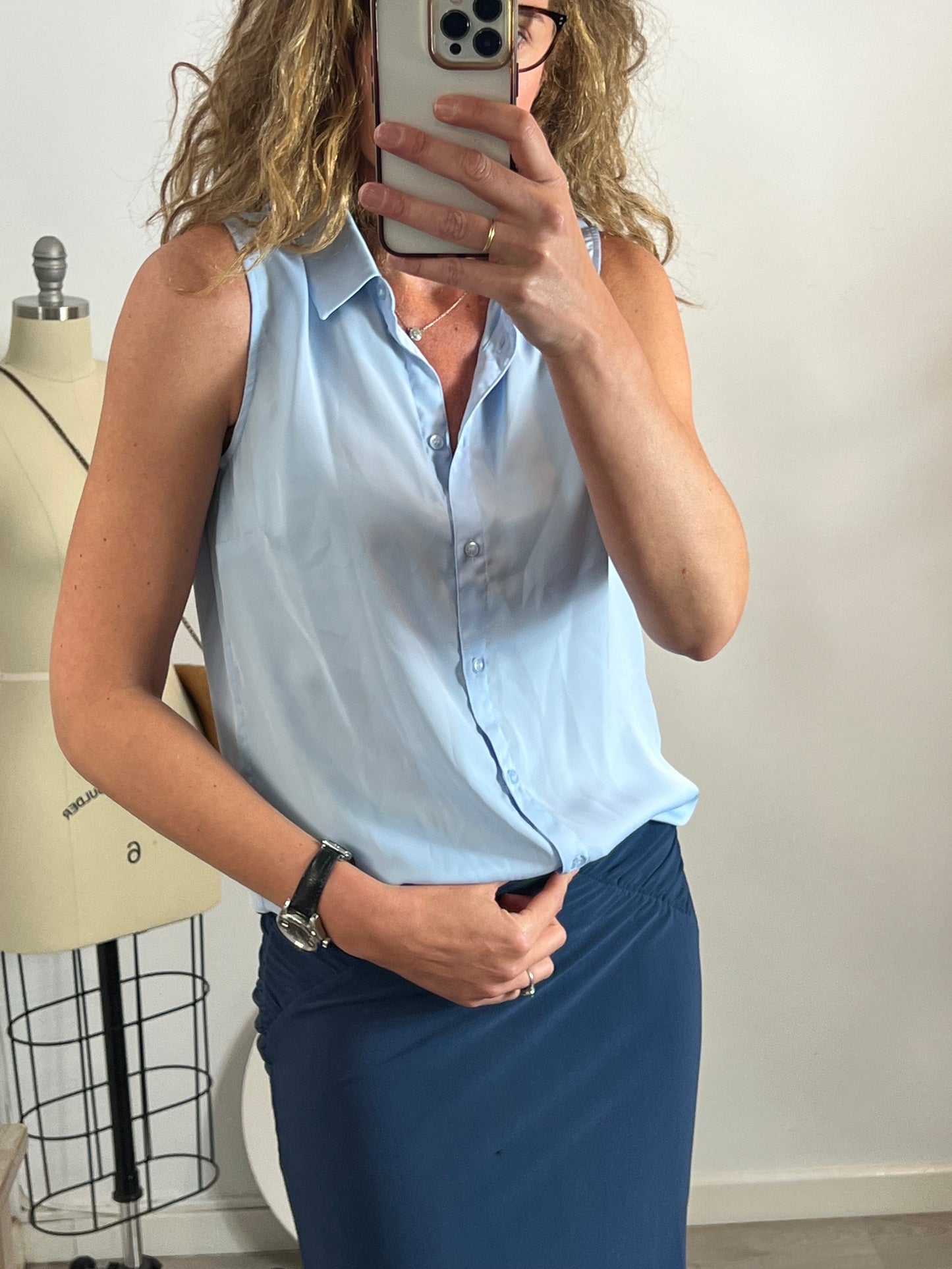 H&M. Blusa azul sin mangas T.38