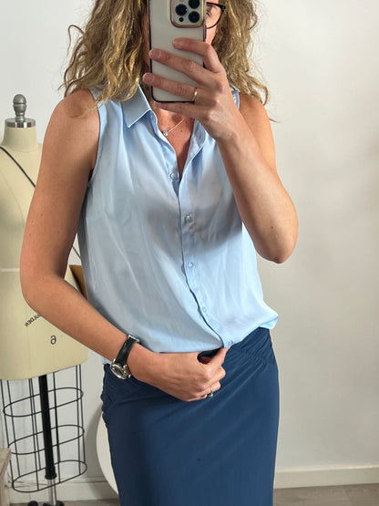 H&M. Blusa azul sin mangas T.38