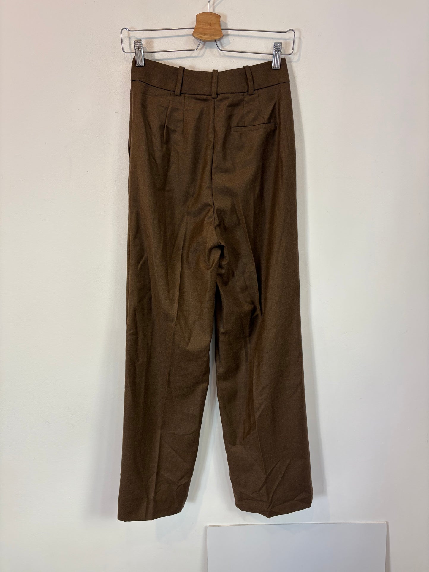 MASSIMO DUTTI. Pantalón pinzas lana marrón