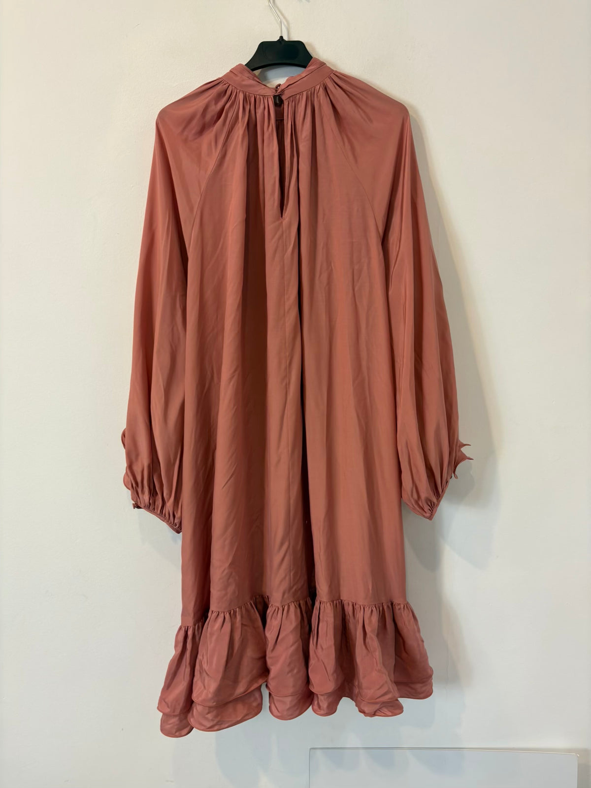 & OTHER STORIES. Vestido rosa volantes