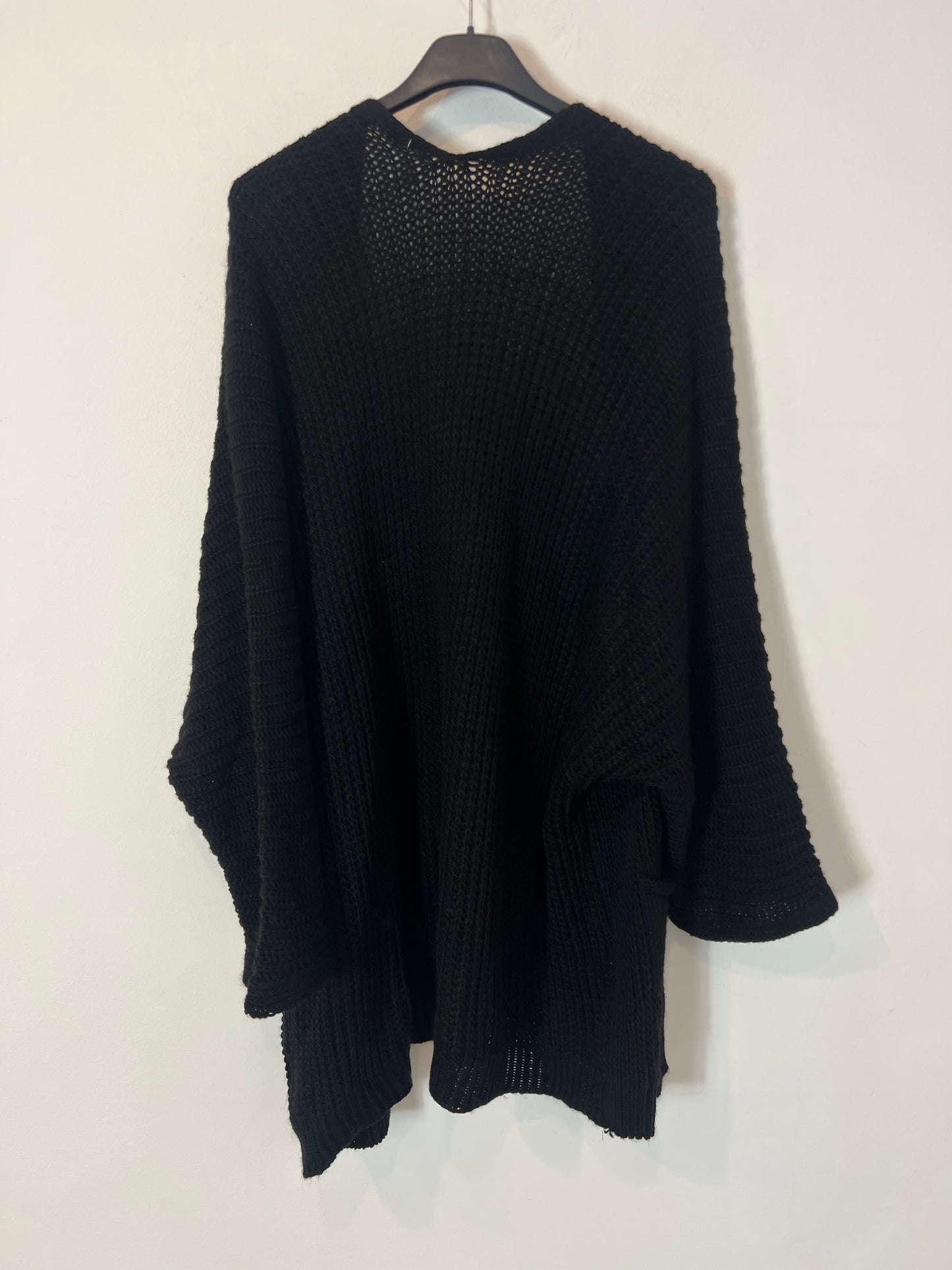 OTRAS. Cárdigan negro bolsillos. T M