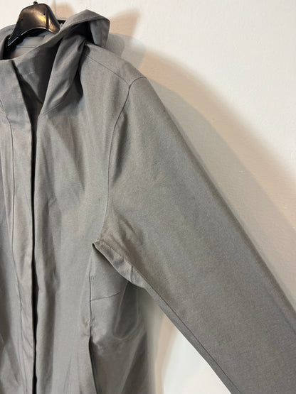 UNIQLO. Chaqueta gris impermeable. T M
