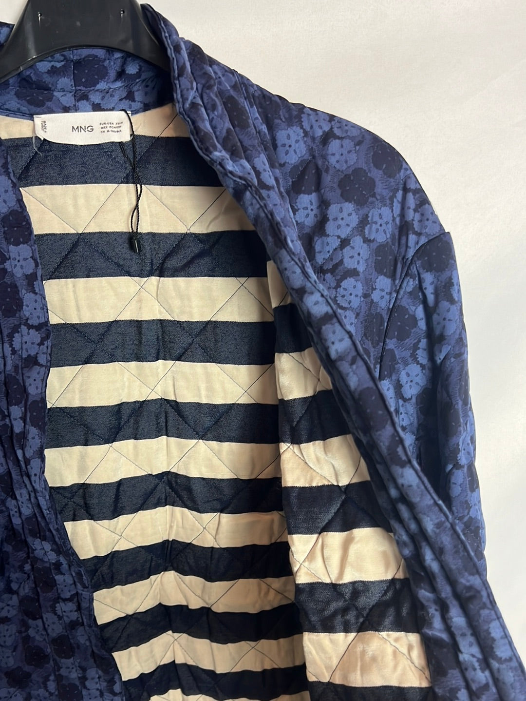 MANGO. Chaqueta acolchada estampada. T XS/S