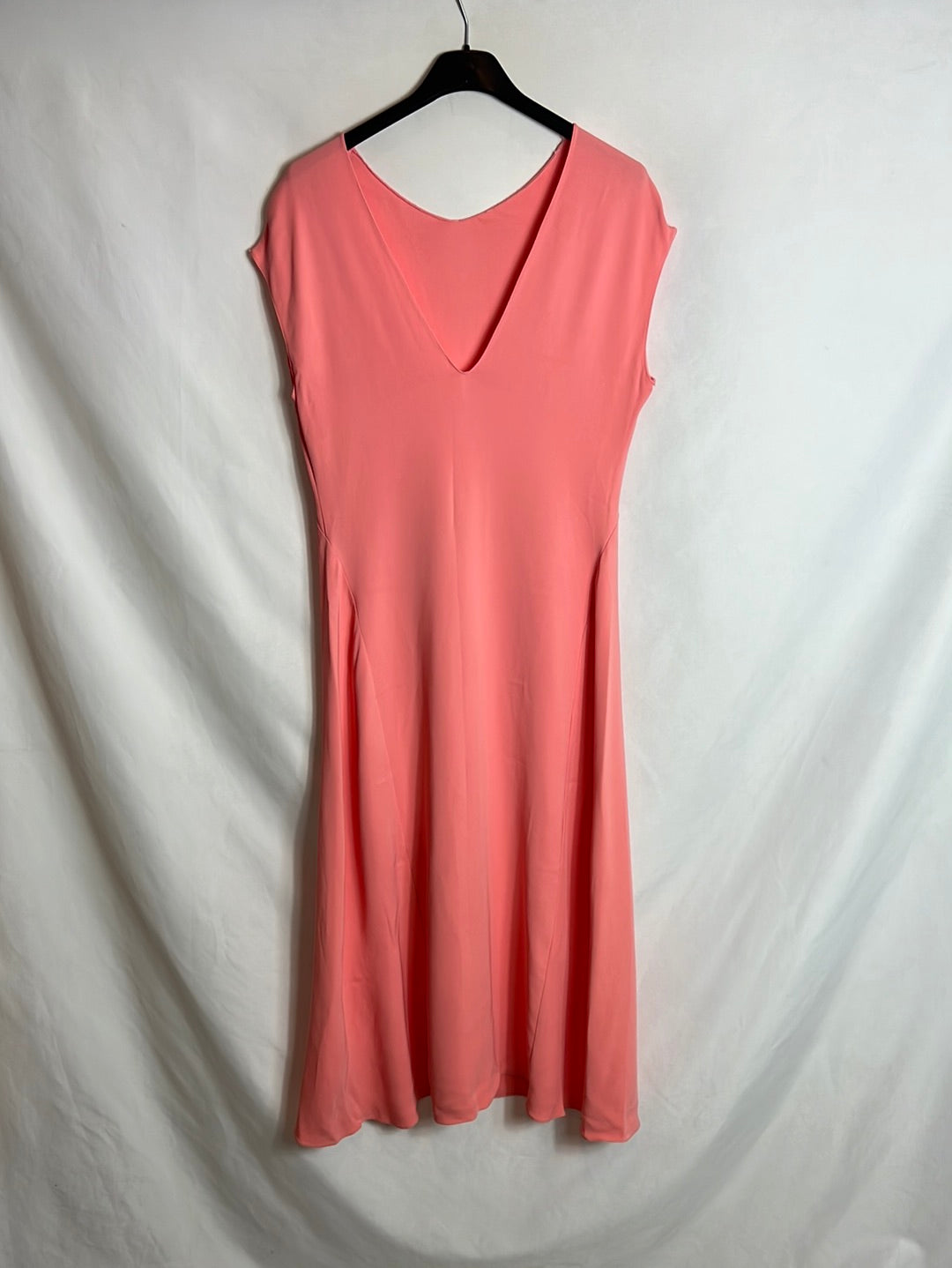 OTRAS. Vestido midi rosa fluido escote espalda. T S