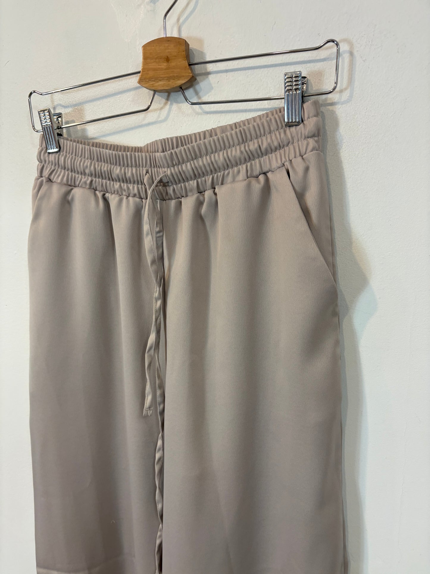 Conjunto beige fluido