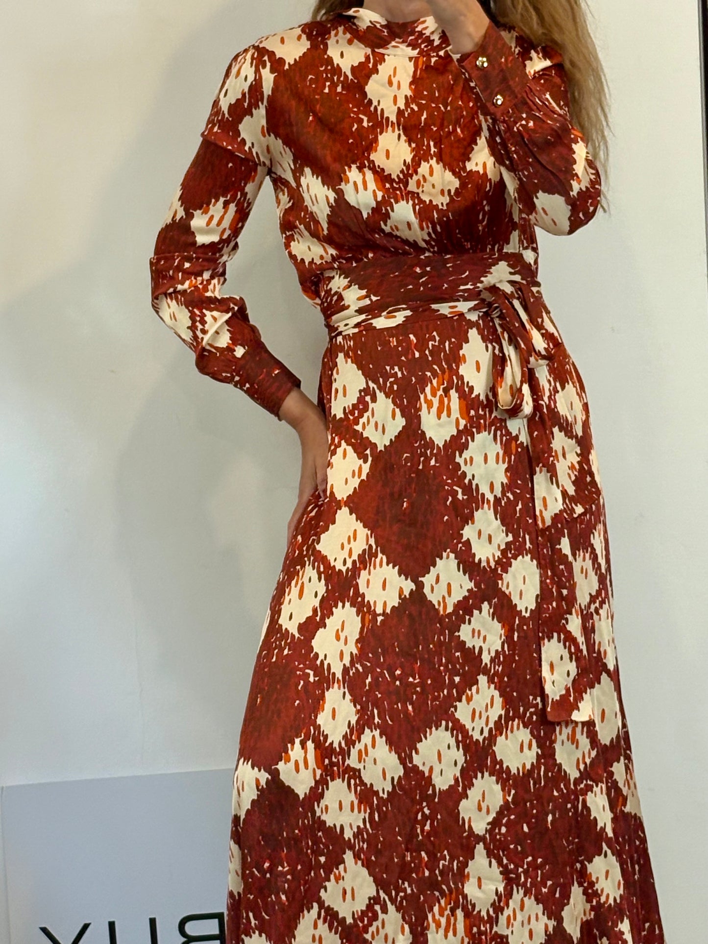 IQ COLLECTION. Vestido fluido estampado lazada