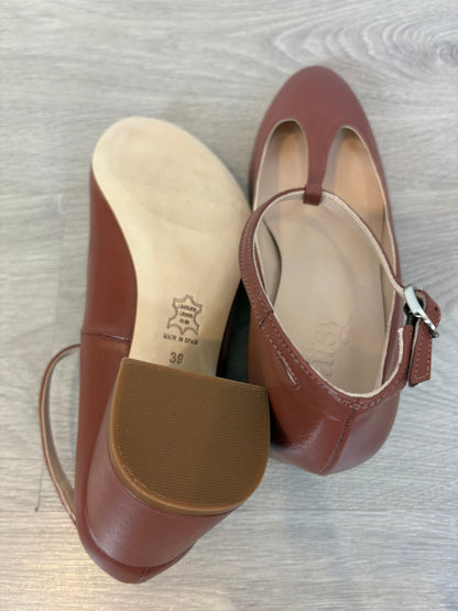 PATSY. Zapato Pía avellana. T 39
