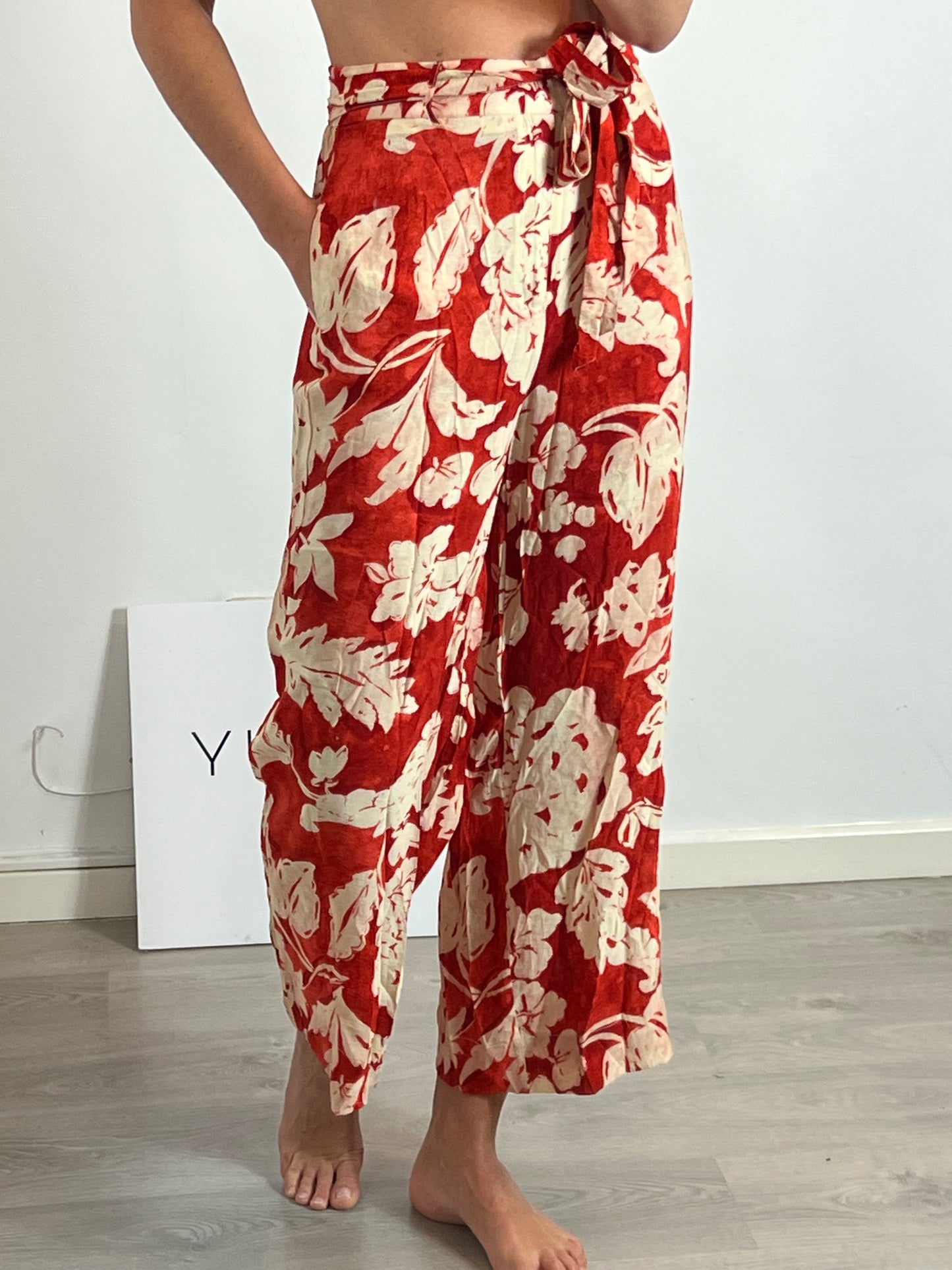MANGO. Flowy floral trousers Tm