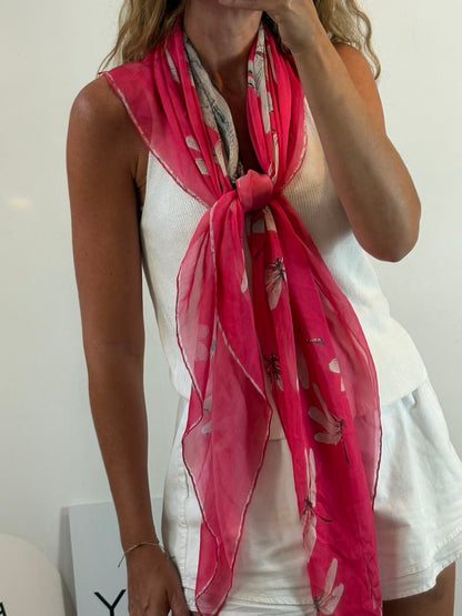 ALEXANDER McQUEEN. Pañuelo de seda rosa calavera