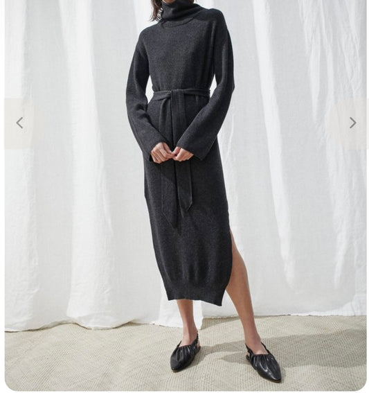 NANUSHKA. Vestido midi hilos dorados