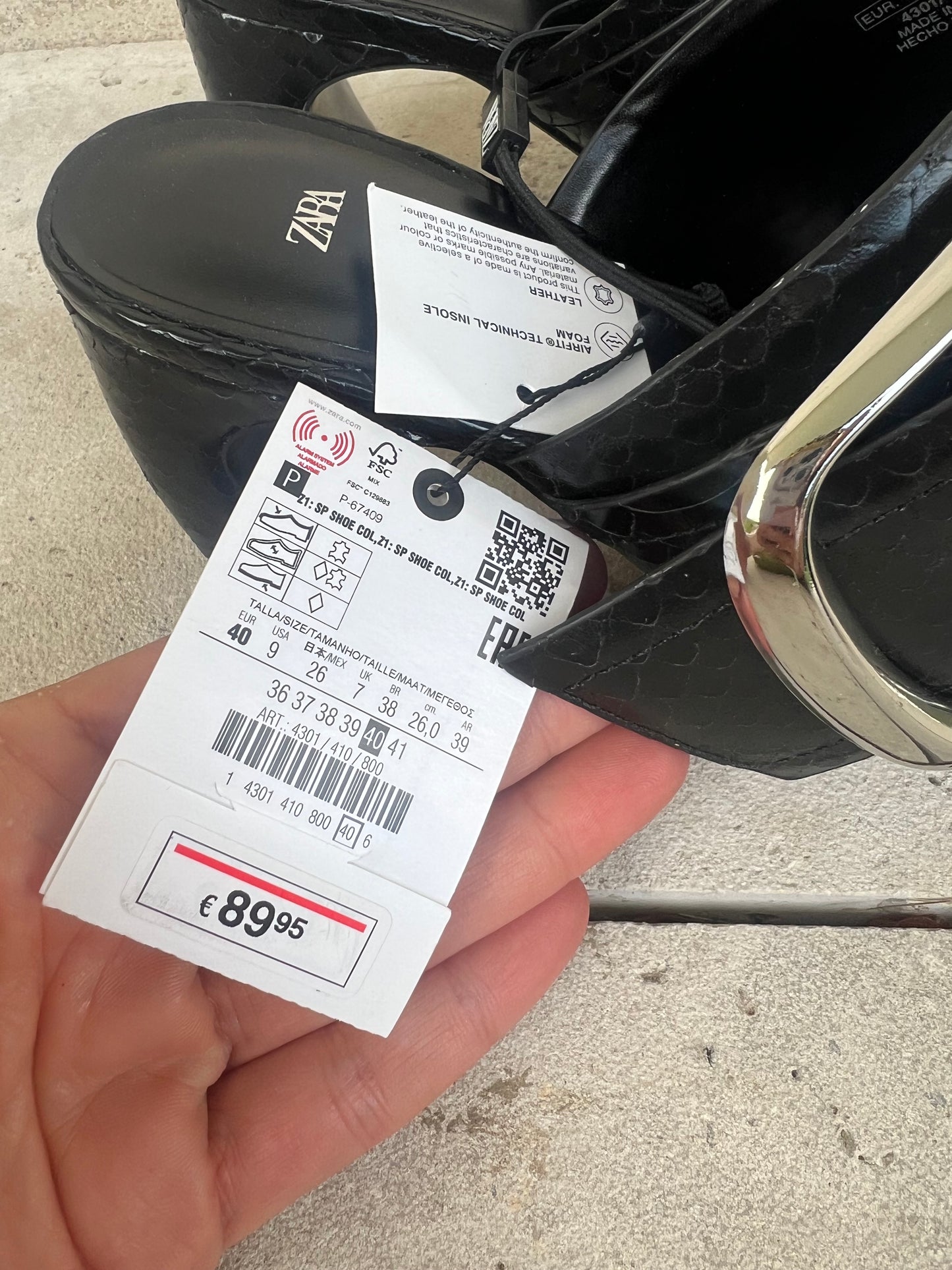 ZARA. Sandalias piel detalle tacón. T 40