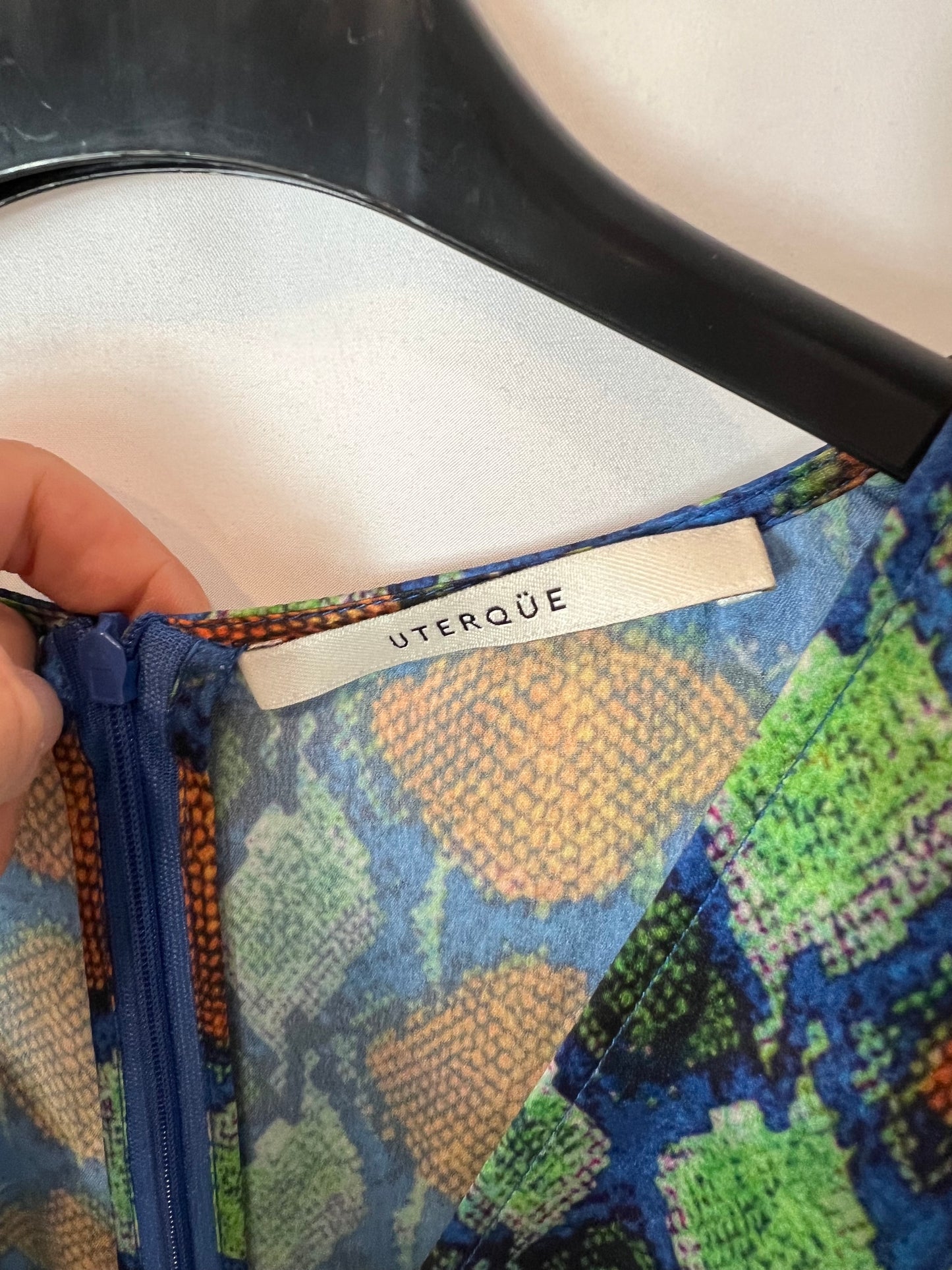 UTERQÜE. Vestido midi estampado satinado. T M