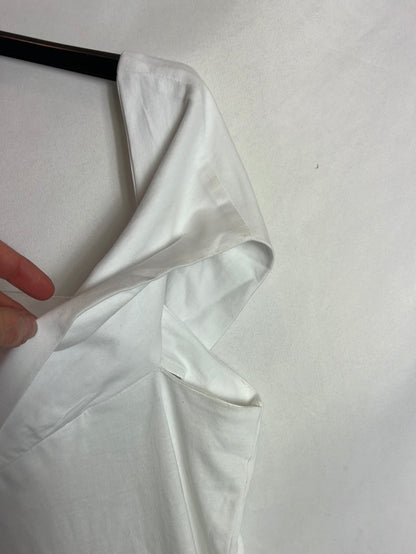 SCALPERS. White T-shirt with shoulder detail. TS