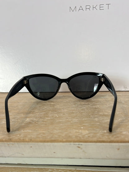 OTRAS. Gafas de sol negras ojo de gato