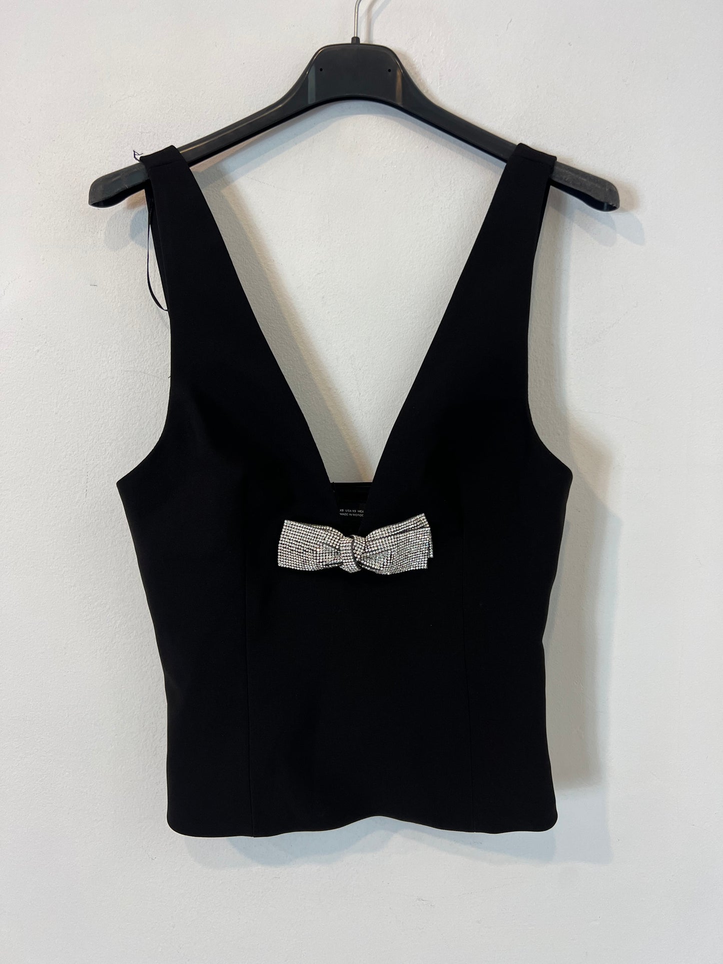 ZARA. top negro lazo pedrería. T XS
