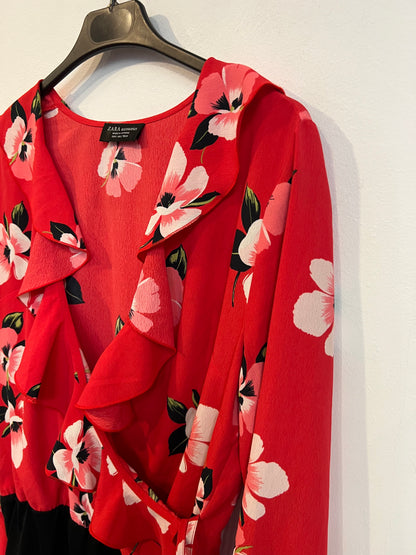 ZARA. Body rojo flores y volantes. T S