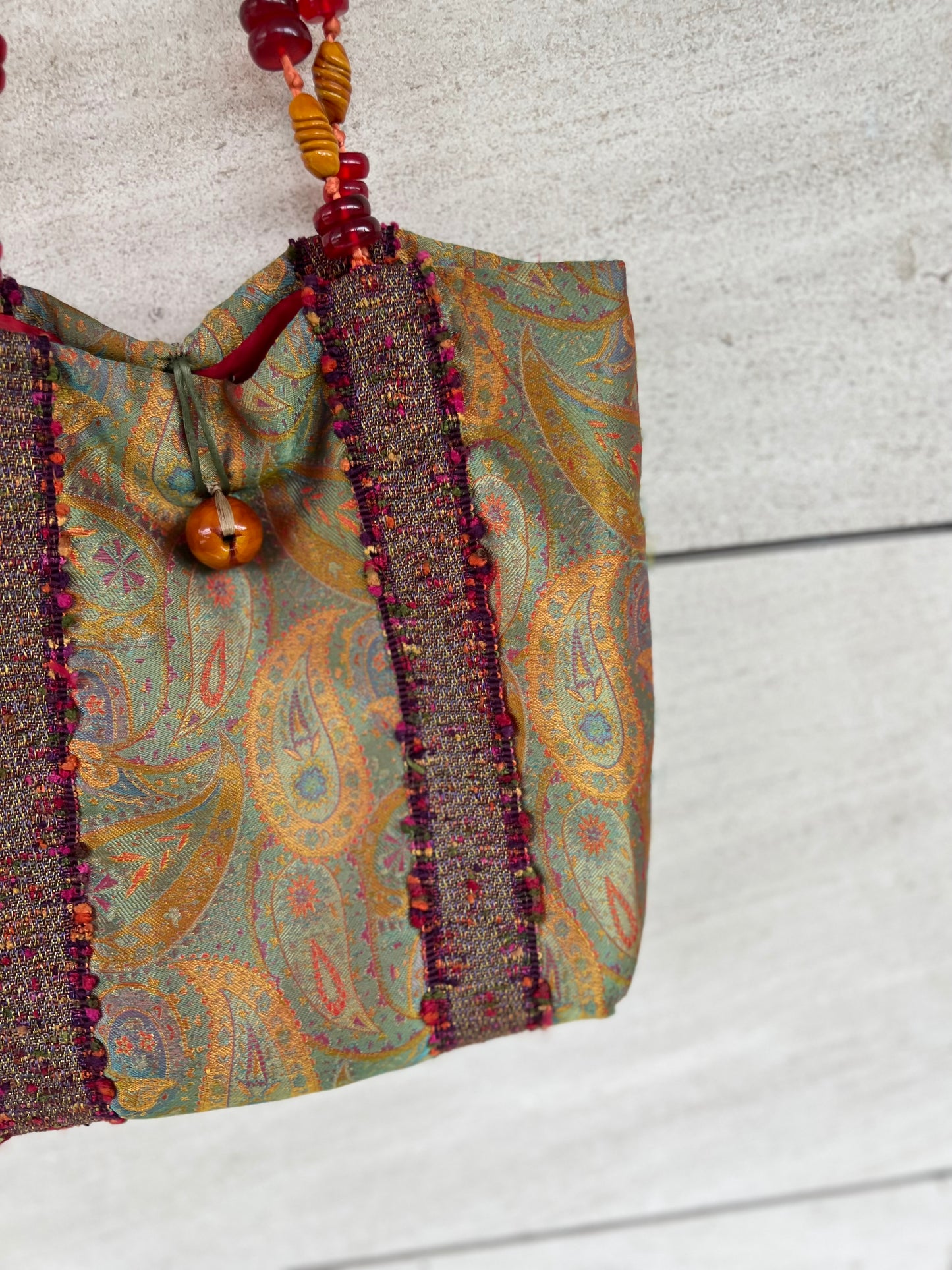 HELENE MENASCHE. Bolso estampado detalle asa