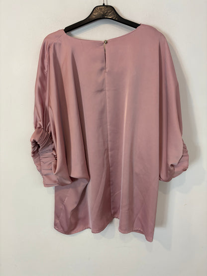 NURIA COBO. Blusa rosa satinada detalle manga