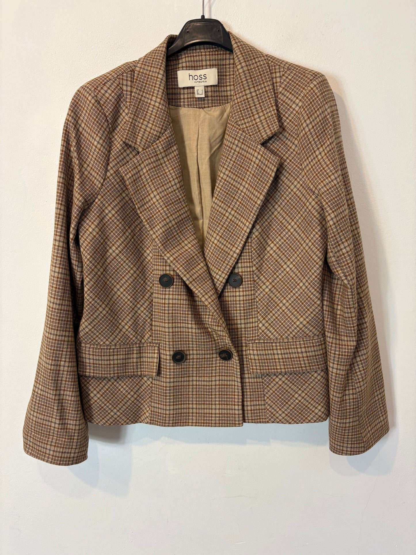 INTROPIA. Traje de chaqueta cuadros tonos beiges