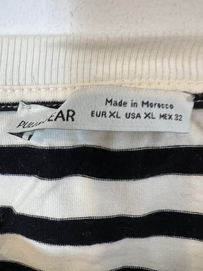 PULL&BEAR. Camiseta rayas  letras verdes. T XL