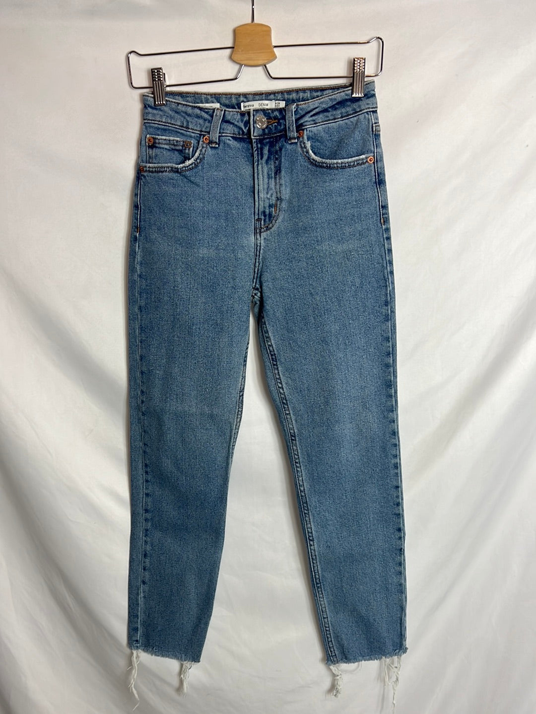 BERSHKA. Frayed denim pants T.34