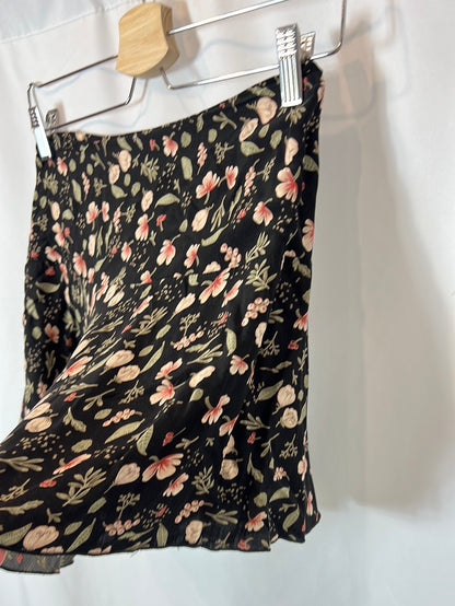 OTHERS. Short flowing floral skirt. XS