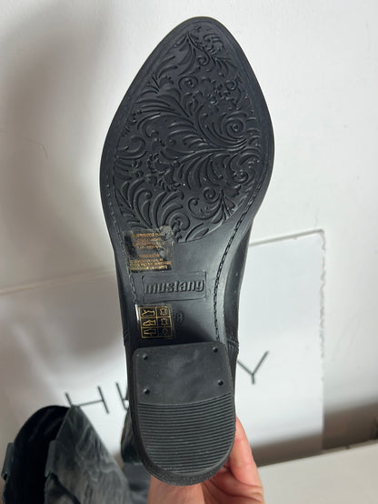 MUSTANG. Botas negras cowboy T.38