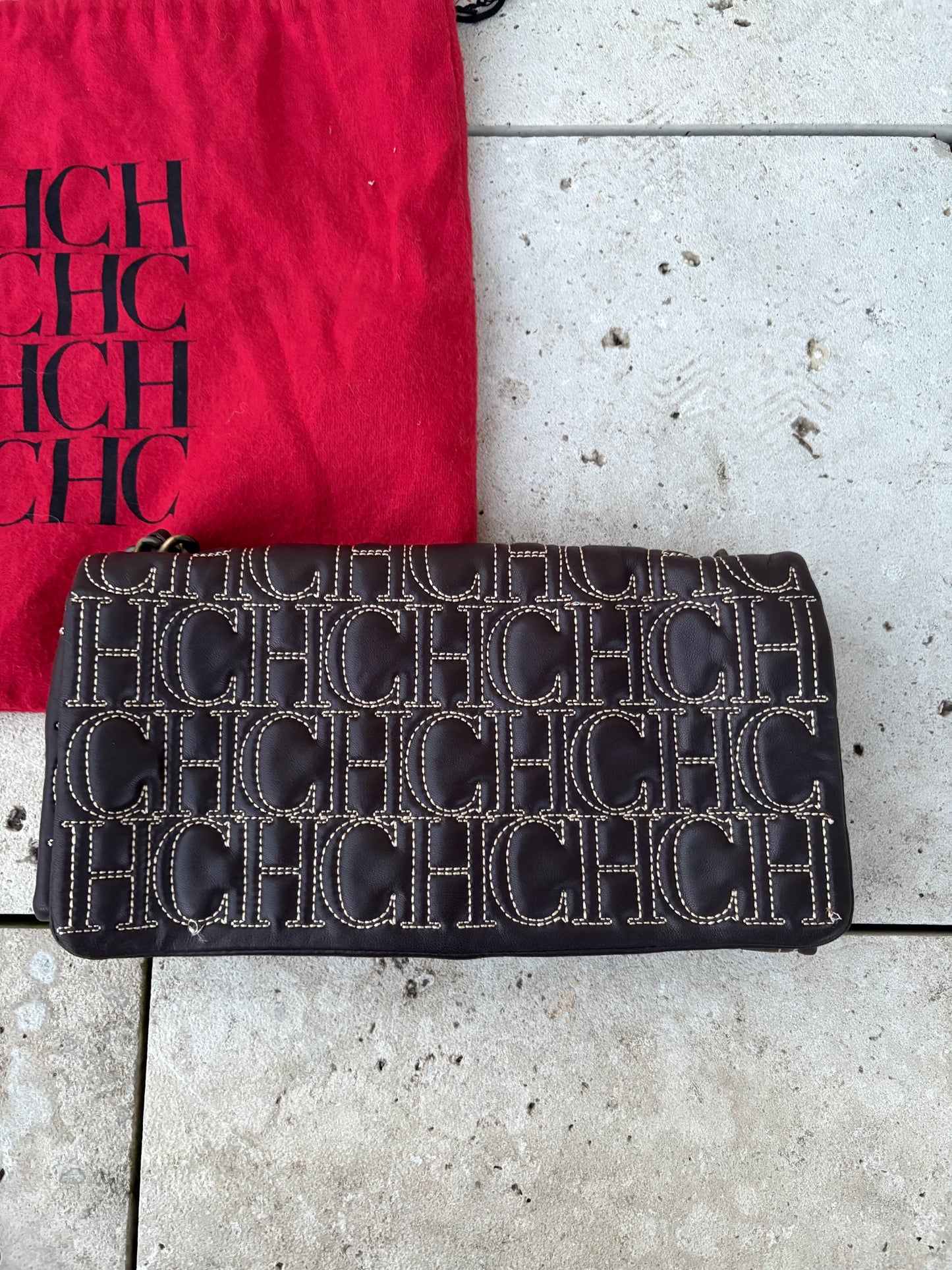 CAROLINA HERRERA. Bolso clutch marrón piel
